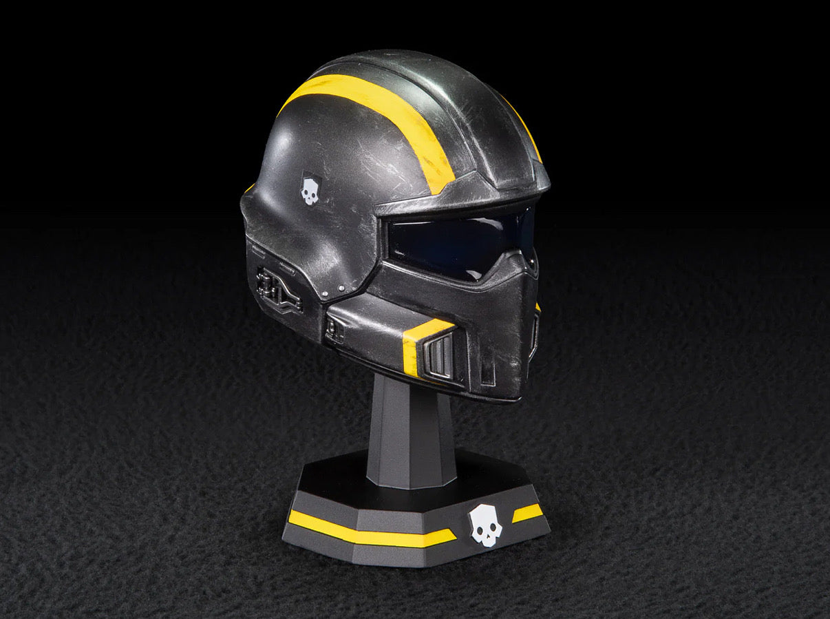 HELLDIVERS2 1/4th scale Helmet Display Metal